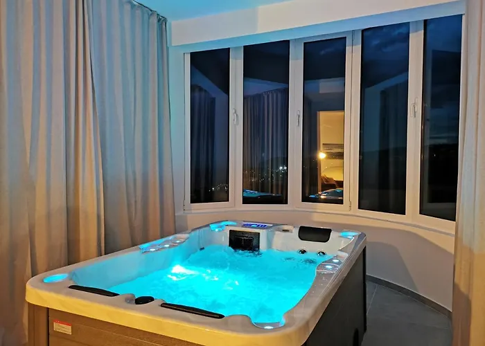 Viskovic * Hvar Town