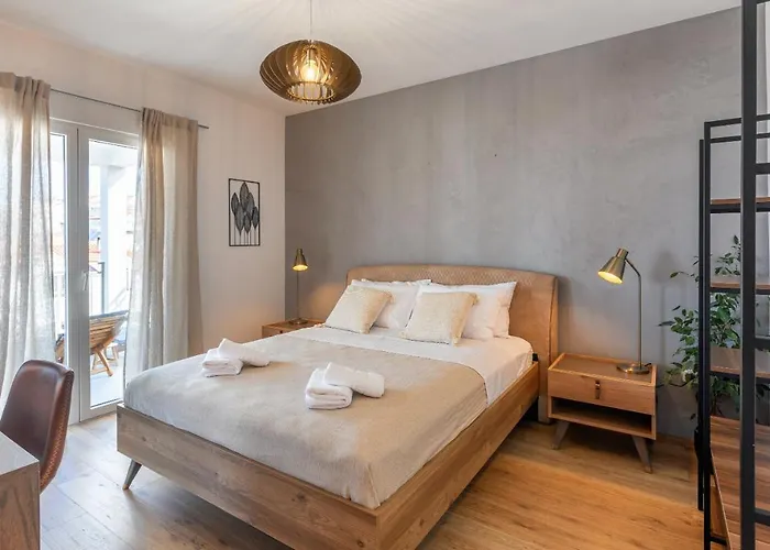 Viskovic Apartment Hvar Town